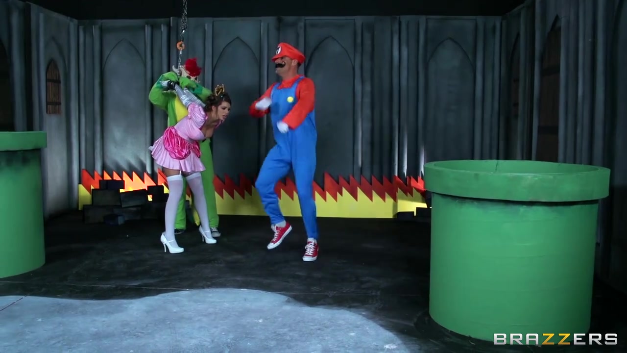 Princess Peach enjoying a group session